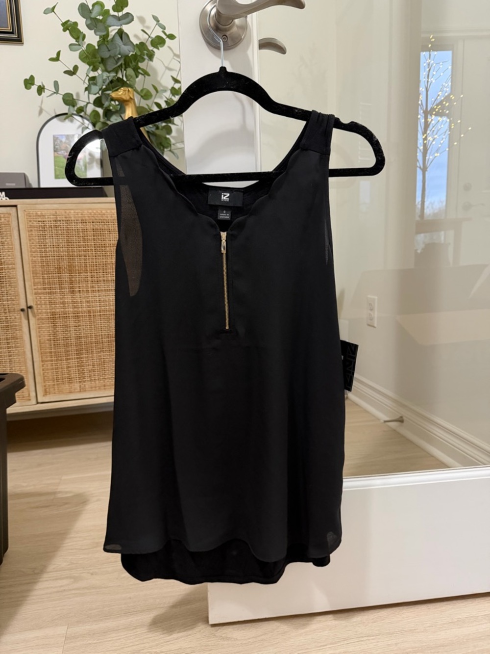 NWT Iz Byer Black Sleeveless Zip-Front Chiffon Camisole